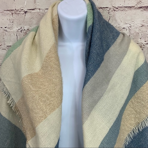 Lauren Conrad Blue Beige Striped Fringe Shawl Blanket Scarf NWOT - Picture 2 of 13